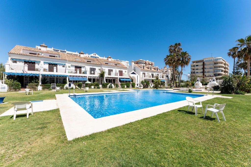 Bazén v ubytování Townhouse beachside Fuengirola nebo v jeho okolí