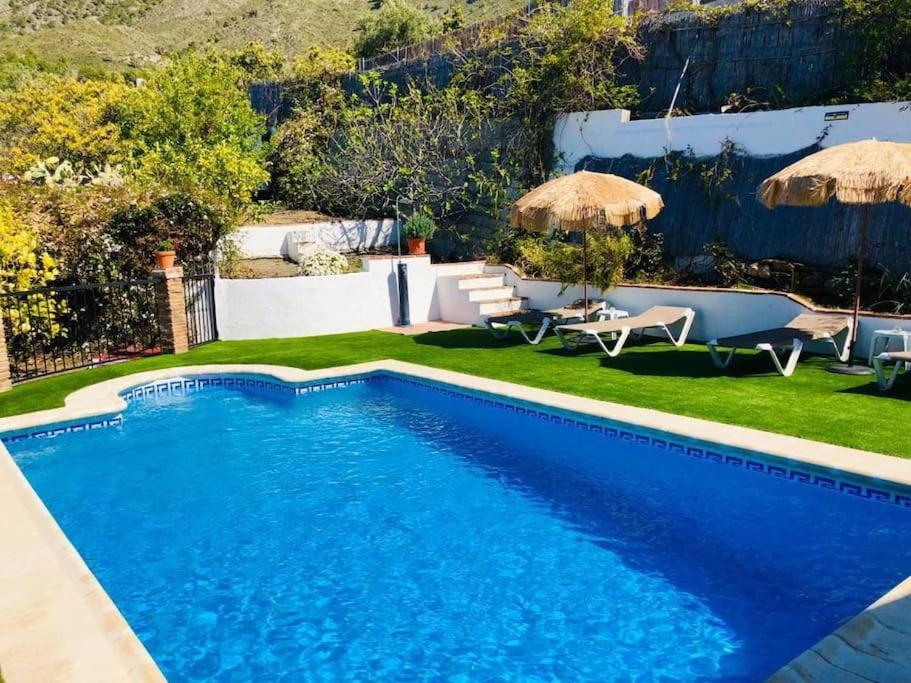 Bazén v ubytování Villa en Frigiliana con Piscina y Jacuzzi nebo v jeho okolí
