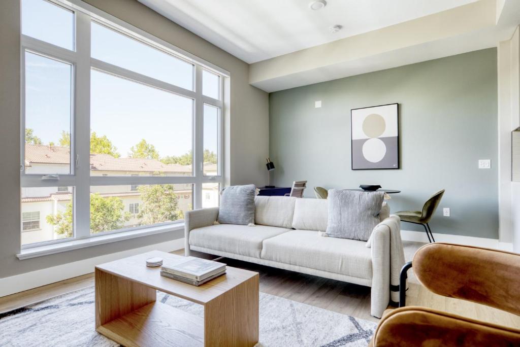 a living room with a couch and a table at Mountain View studio w pool gym nr tech HQs SFO-1206 in Sunnyvale