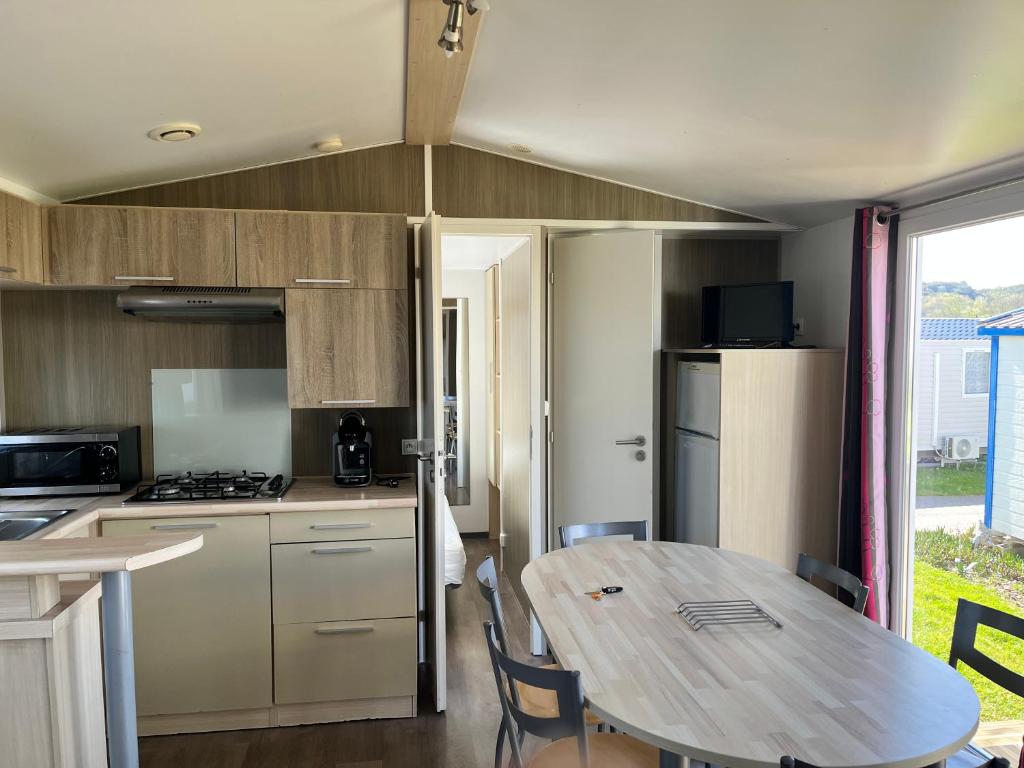 Kuchyň nebo kuchyňský kout v ubytování Camping De Collignon