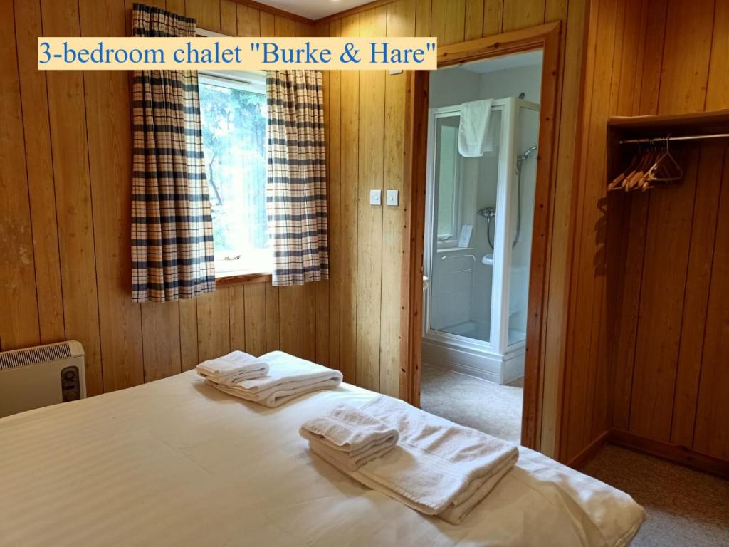 Postel nebo postele na pokoji v ubytování Airdeny Chalets