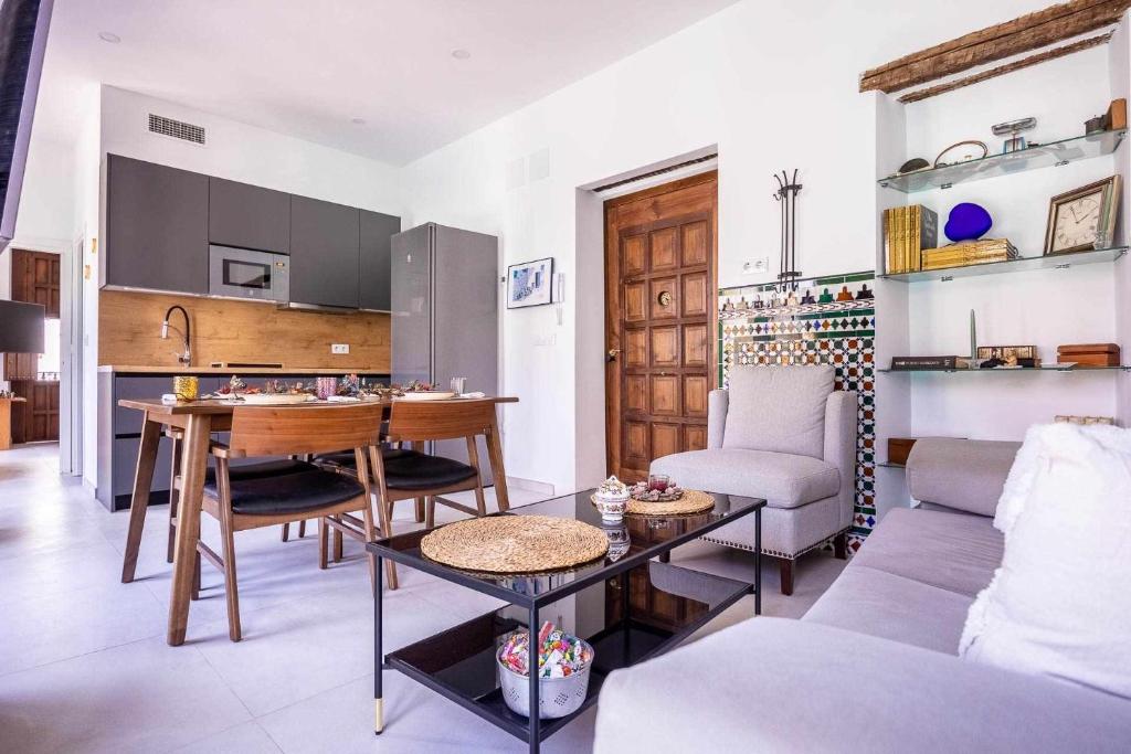 Kuchyň nebo kuchyňský kout v ubytování COMFY AWAY - Apartamento Deluxe Con Vistas en Triana