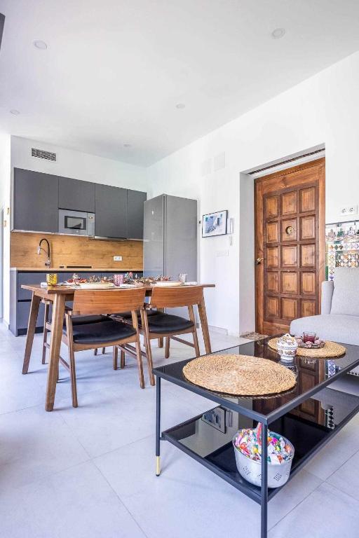 Kuchyň nebo kuchyňský kout v ubytování COMFY AWAY - Apartamento Deluxe Con Vistas en Triana