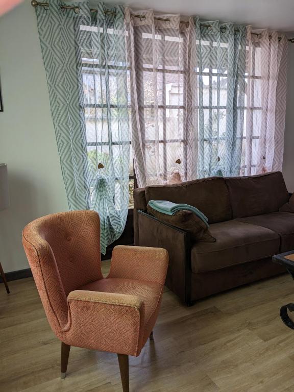 Posedenie v ubytovaní Au chalet d'Illiers Combray, grand jardin arboré