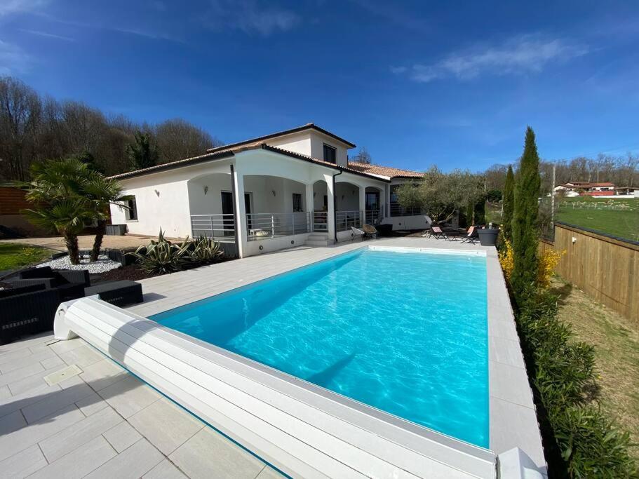 a swimming pool in front of a house at Villa Giulia in Montjoie-en-Couserans