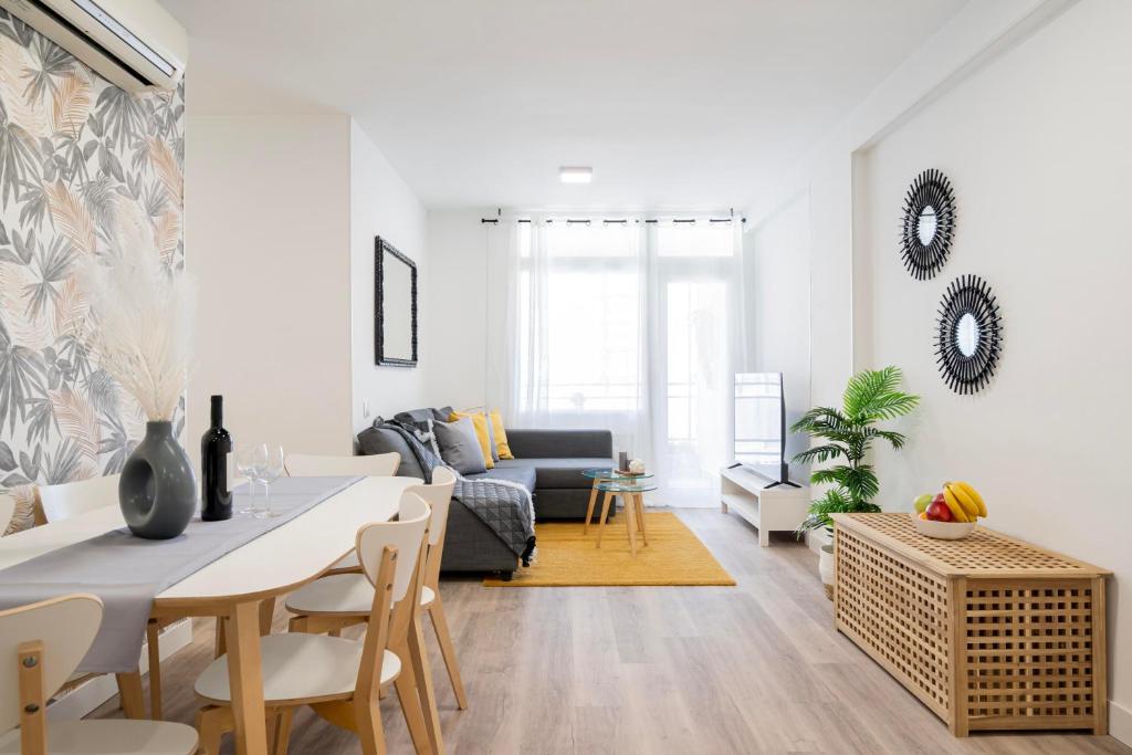 For you Rentals Moderno apartamento TEMPORAL cerca ZOO y del Parque de Atracciones CEB76 - Three-Bedroom Apartment