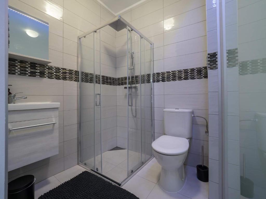 Koupelna v ubytování EXECUTIVE DOUBLE ROOM WITH EN-SUITE CITY CENTRE IN Guest House R1