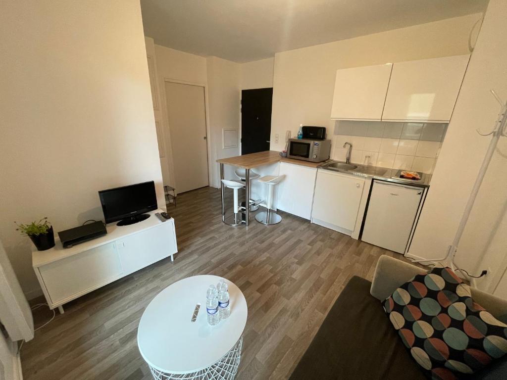 Fotografia z galérie ubytovania Gredi, Appt avec parking et terrasse à Caen v destinácii Caen