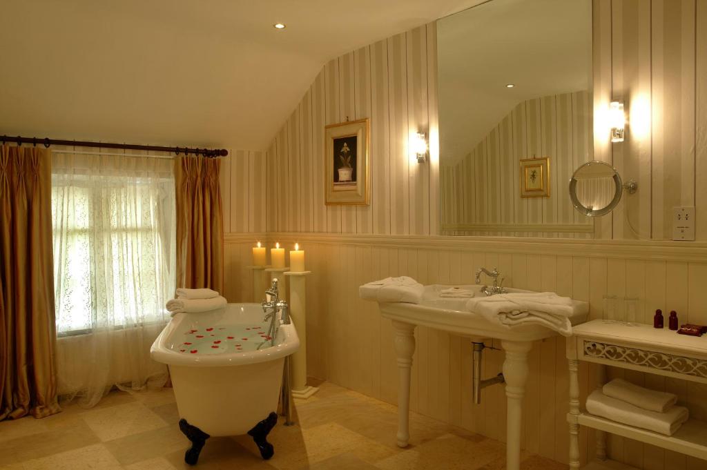 Koupelna v ubytování Cabra Castle Hotel