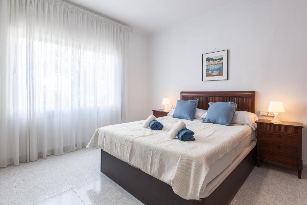 Postel nebo postele na pokoji v ubytování Bruc Apartment Beach