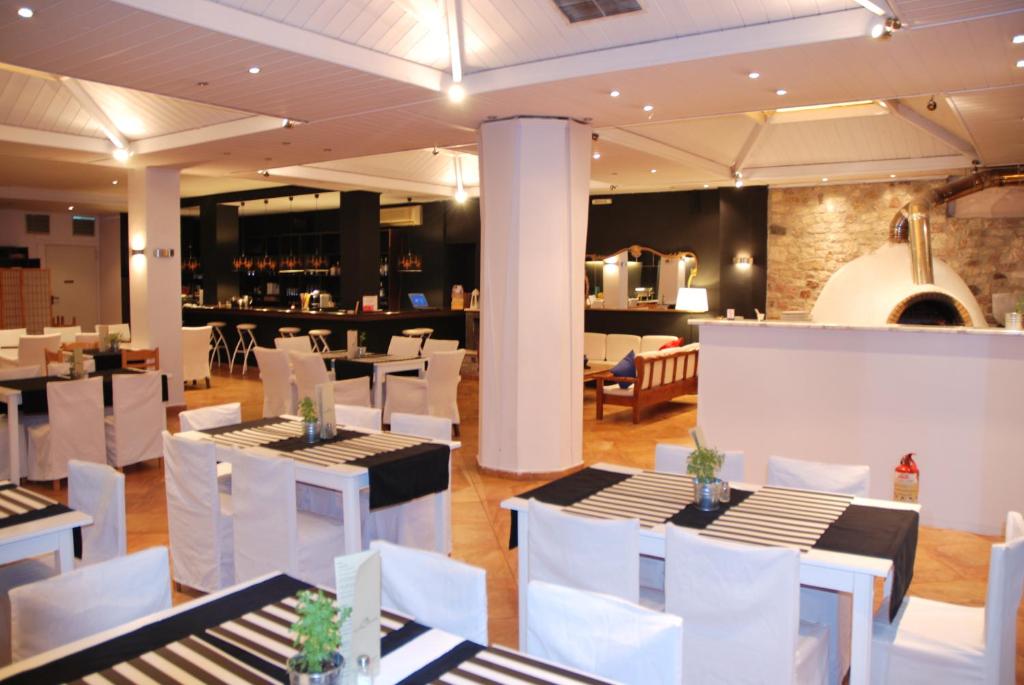 Restaurace v ubytování Hotel Kanelli Beach