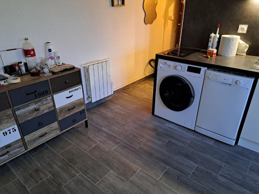 Kuchyňa alebo kuchynka v ubytovaní Appartement T2 27m² meublé, vue mer à 50m de la plage