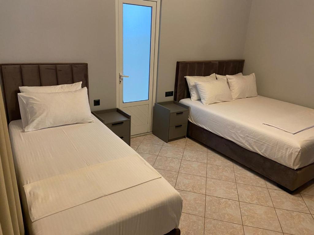 "HOTEL LILI" - Image 2