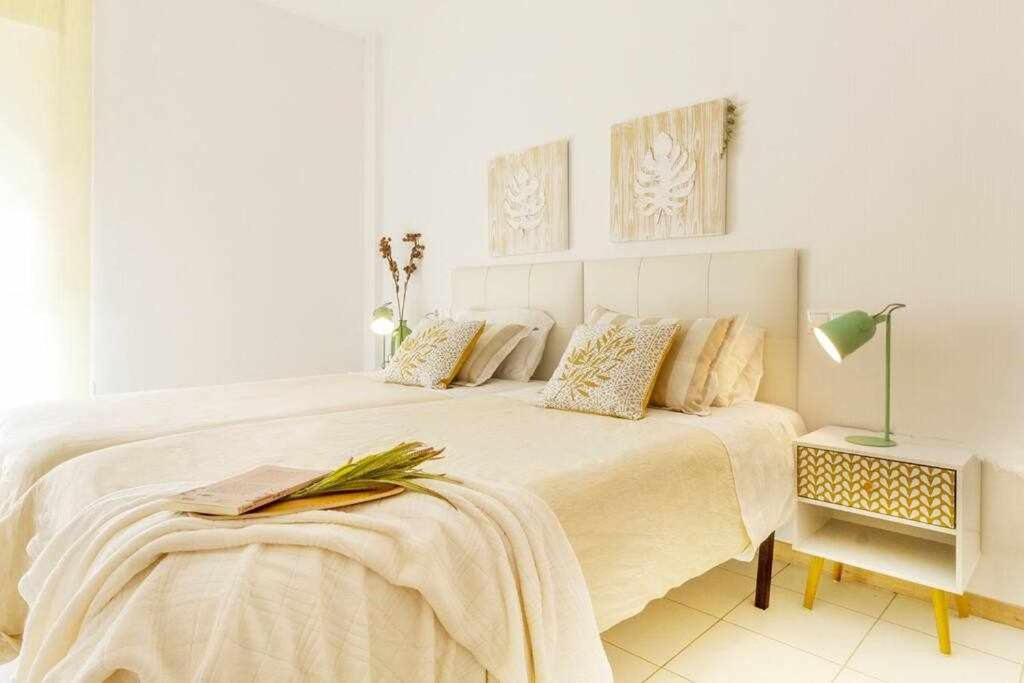 Posteľ alebo postele v izbe v ubytovaní Apartamento Pink VistaBella Sunrise