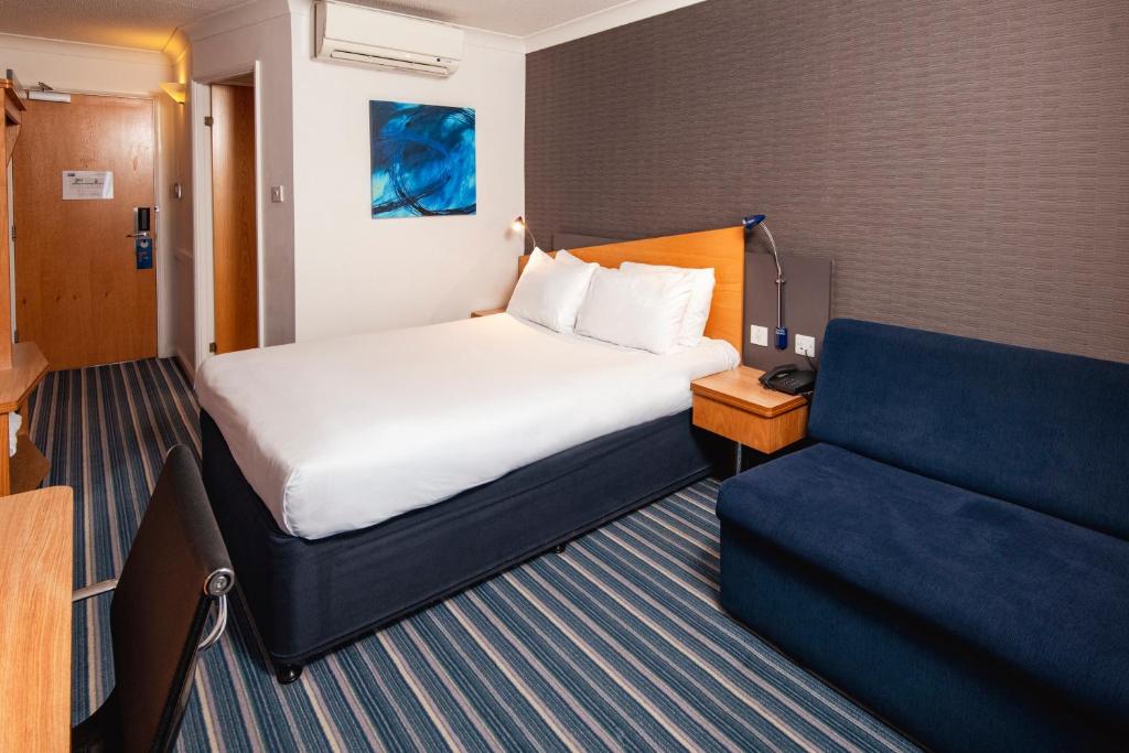 Postel nebo postele na pokoji v ubytování Holiday Inn Express Birmingham - Snow Hill by IHG
