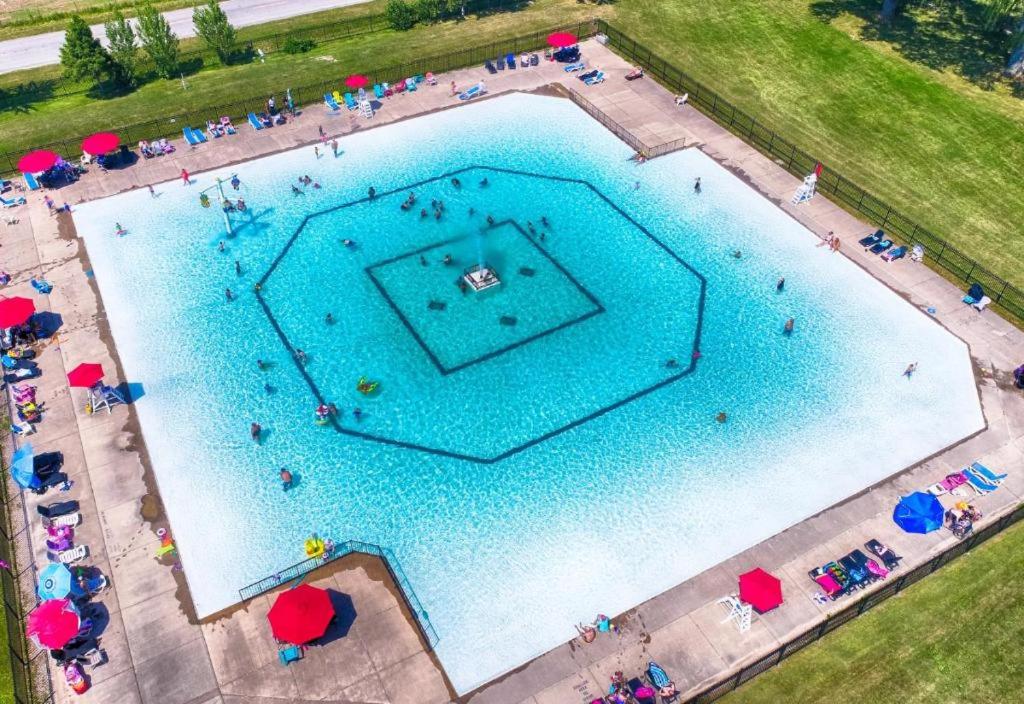 Bazén v ubytování Subu's Paradise in Niagara nebo v jeho okolí