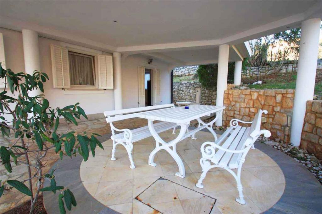 Balkón alebo terasa v ubytovaní Apartments in Rabac 39139