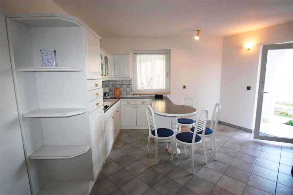 Kuchyňa alebo kuchynka v ubytovaní Apartments in Rabac 39139