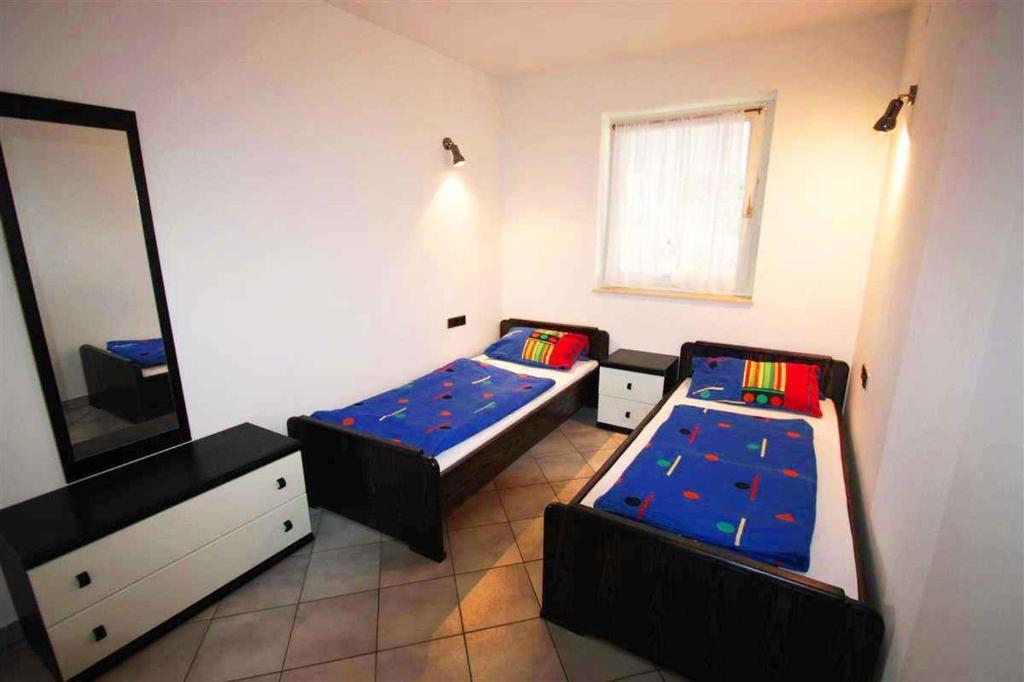 Posteľ alebo postele v izbe v ubytovaní Apartments in Rabac 39139