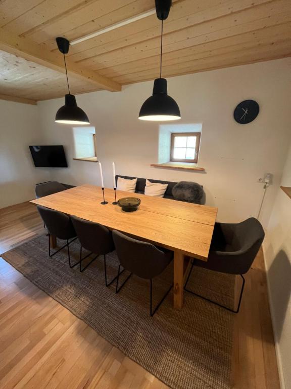 Televiisor ja/või meelelahutuskeskus majutusasutuses Das Winzerhaus am Grassnitzberg