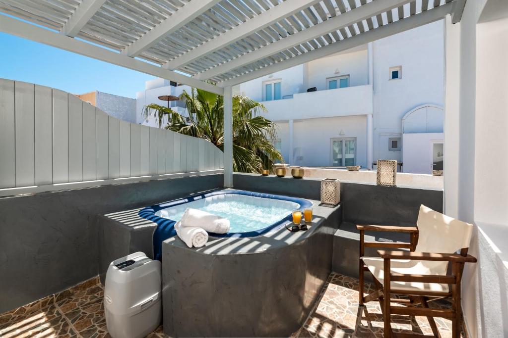 Aerenia Luxury Suites - 1