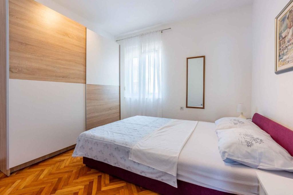 Postel nebo postele na pokoji v ubytování Apartment in Crikvenica 39213