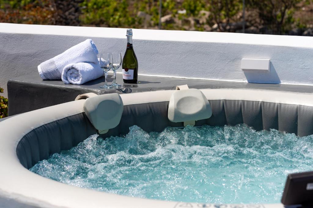 Aerenia Luxury Suites - 18