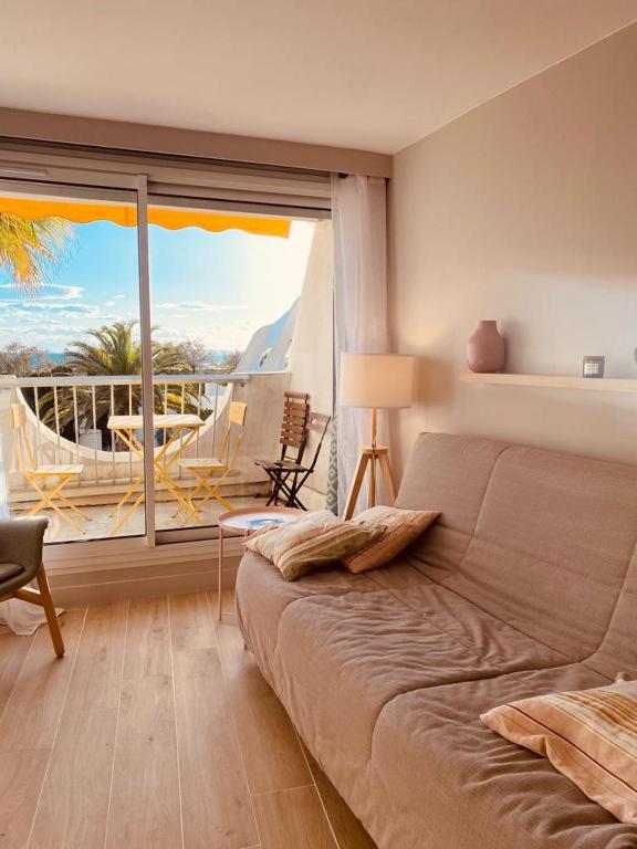 Posedenie v ubytovaní LE CALI, P2 Cabine dans une résidence avec piscine, vue mer et parking privé