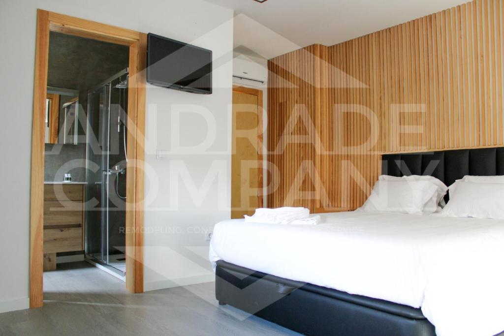 a bedroom with a bed and a glass shower at Casa da Padaria Antiga 2 in Pinhão