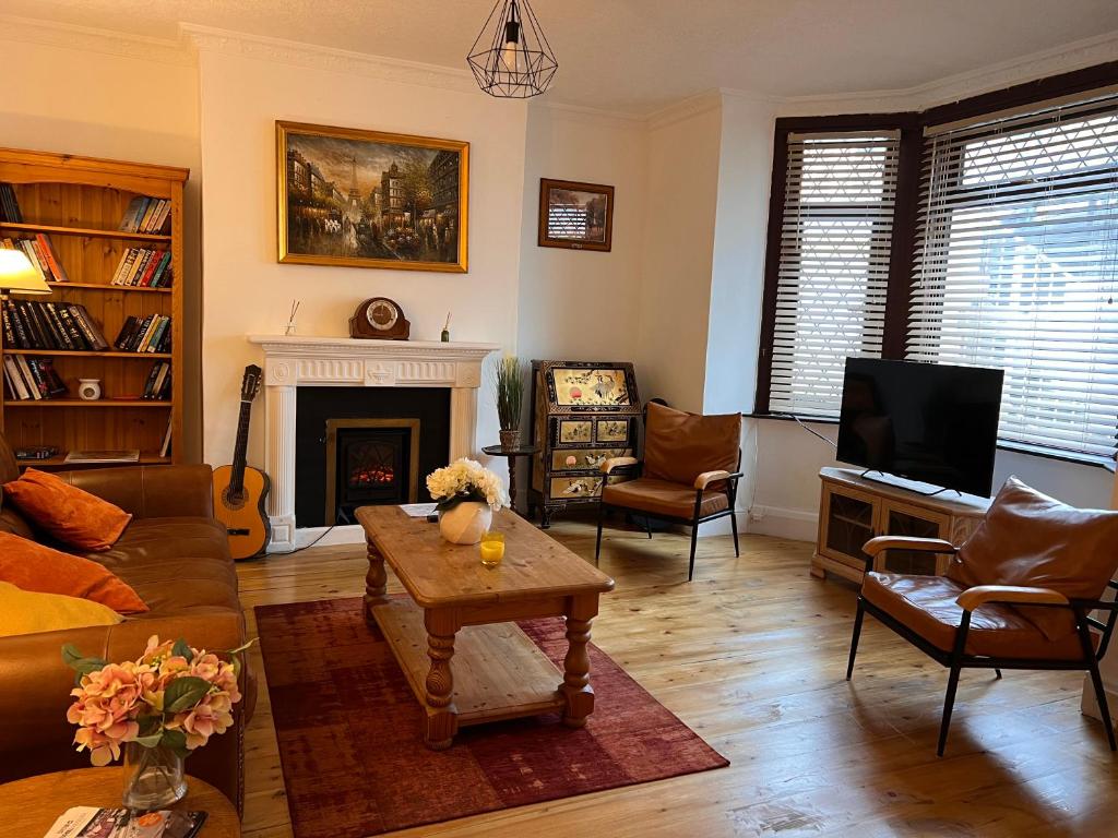 Entire Garden Flat in Hastings Town Centre, Hastings (updated prices 2024)