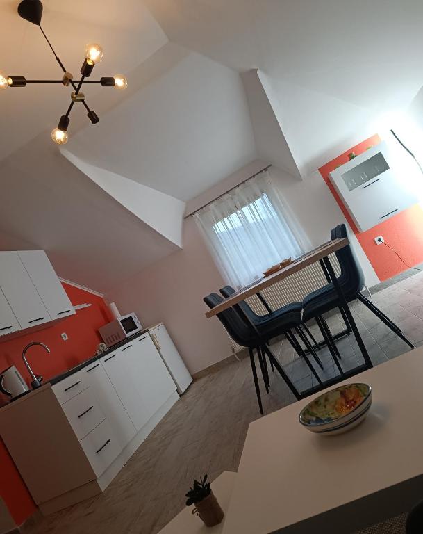 Kuchyň nebo kuchyňský kout v ubytování Villa Nana