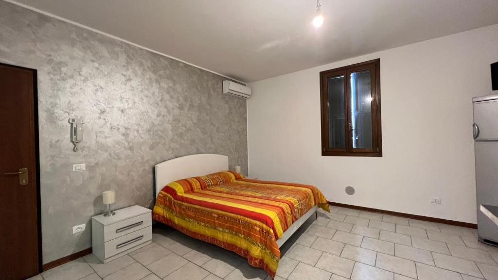 a small bedroom with a bed and a window at Casa di Mery in Massa Lombarda