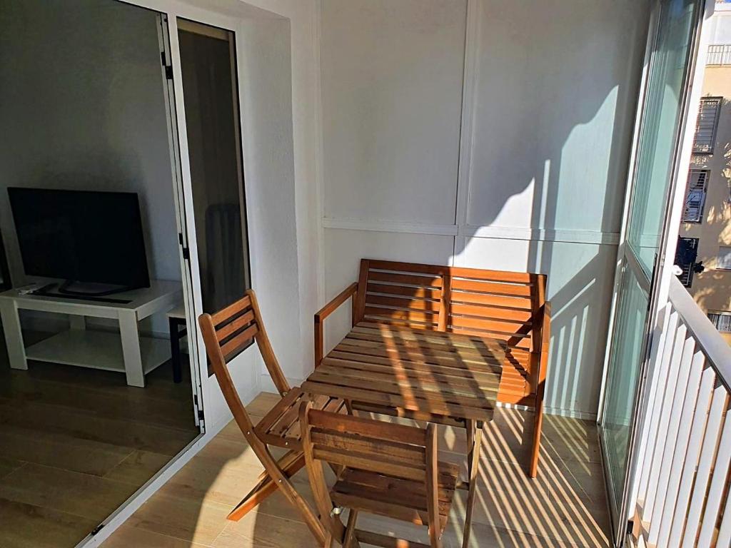 Televízia a/alebo spoločenská miestnosť v ubytovaní First line apartment with 3 bedrooms and seaviews