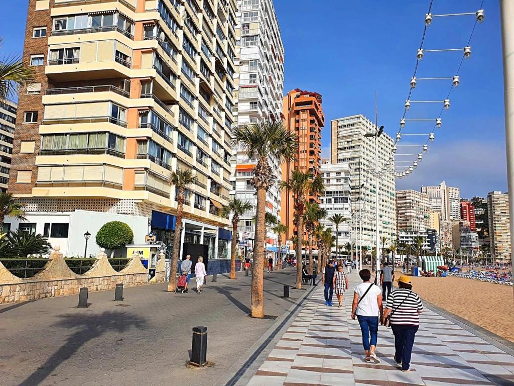 Hostia v ubytovaní First line apartment with 3 bedrooms and seaviews