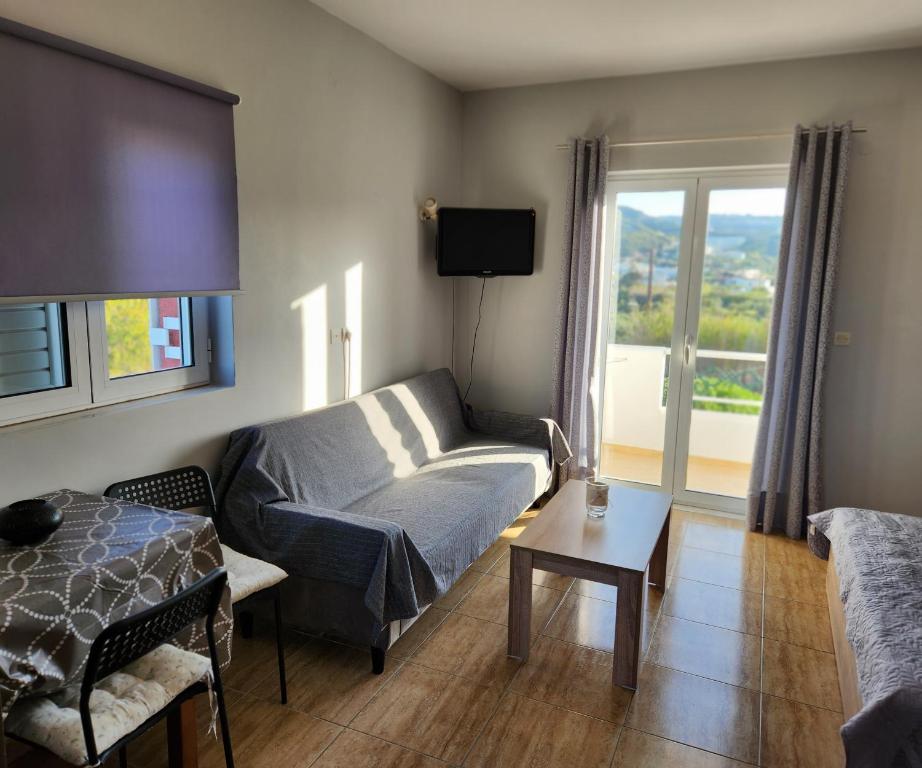 TV a/nebo společenská místnost v ubytování Kos Harmony Apartments