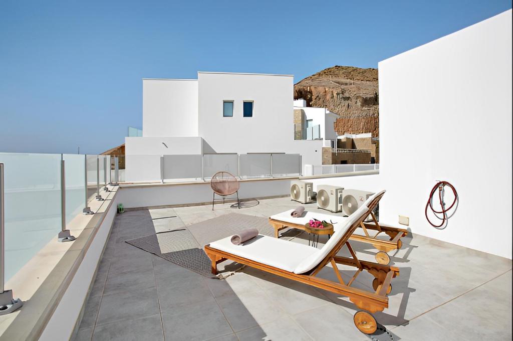Balkón nebo terasa v ubytování Your Dream Island Escape Starts Here - Casa Tilda