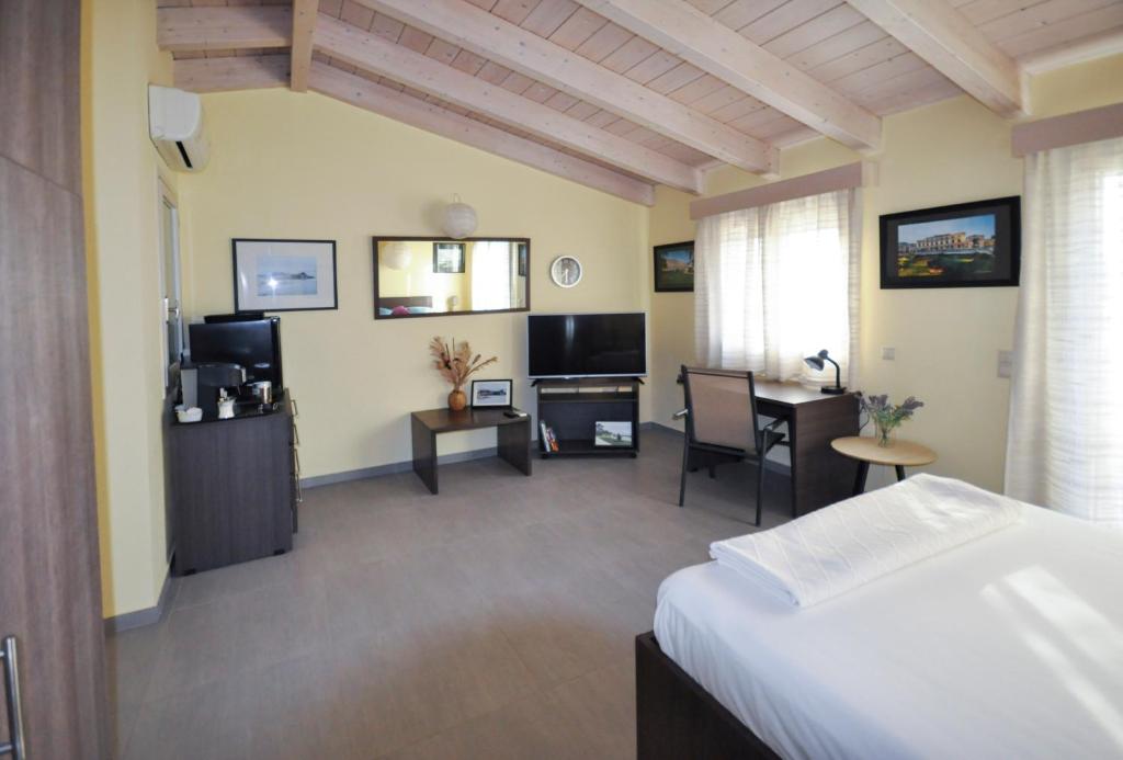 TV a/nebo společenská místnost v ubytování B&B in Corfu Town