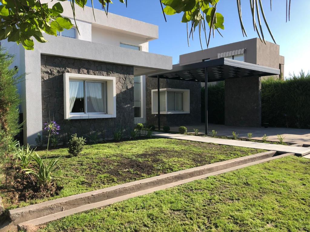 a house with a lawn in front of it at MENDOZA - CHACRAS DE CORIA - Bodegas, Viñedos, Valles in Mendoza