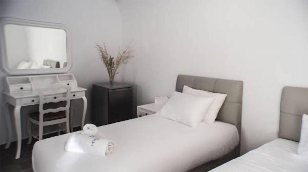 Postel nebo postele na pokoji v ubytování Helios Beach Hotel