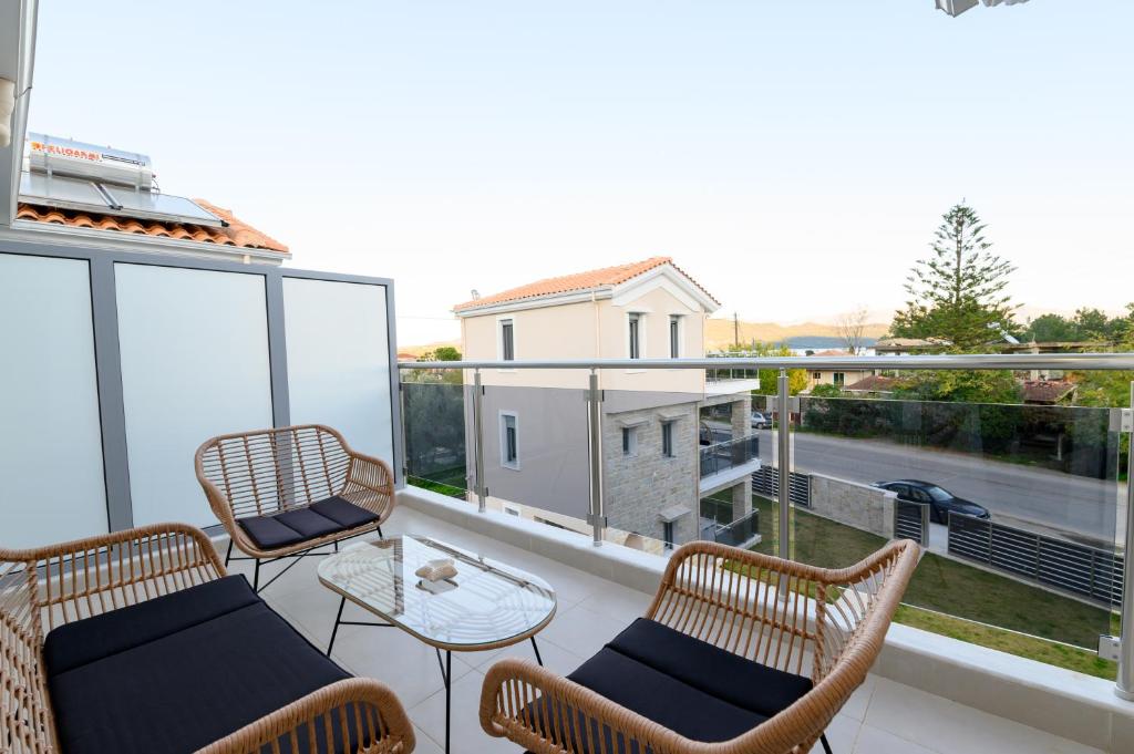 Балкон или терраса в Momento Luxury Apartments walking distance from the beach
