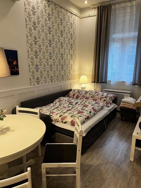 Pázmány Rest Apartman 1153 Budapest, 16 Pázmány Péter utca 7. ajtó kép - 1