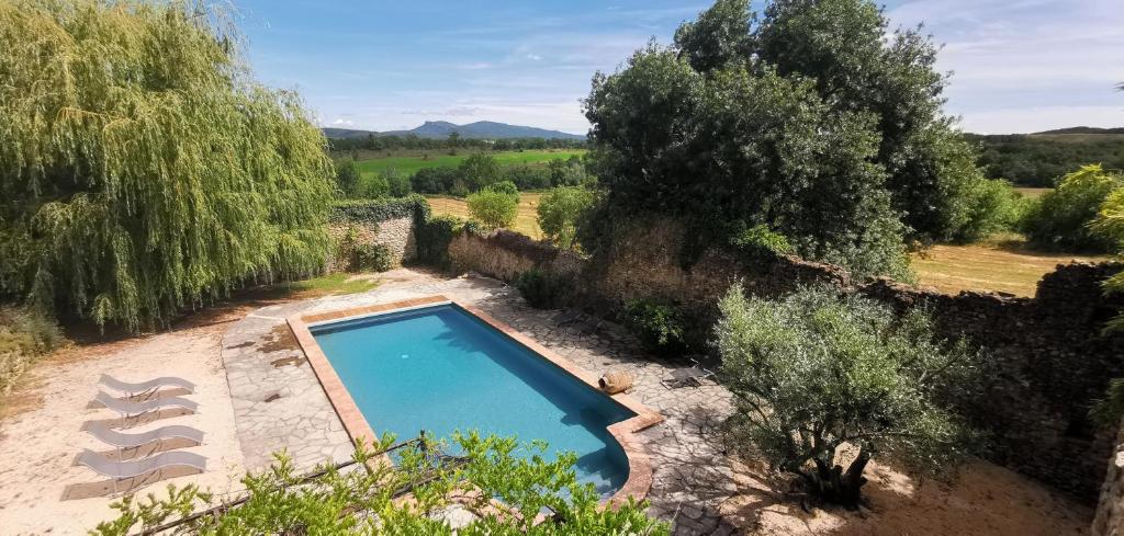 Bazén v ubytovaní Domaine de Pélipa - Mas 5 étoiles en pleine nature - 8 chambres alebo v jeho blízkosti