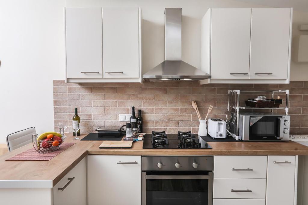 A kitchen or kitchenette at ΒeΙΙa