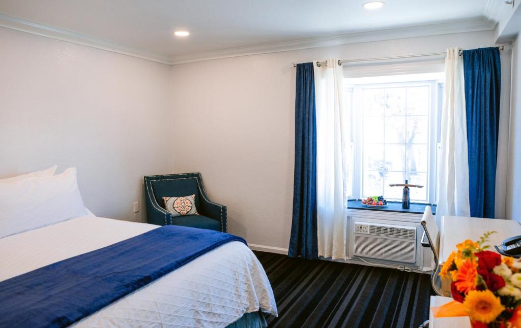 Napa Valley Hotel & Suites photo