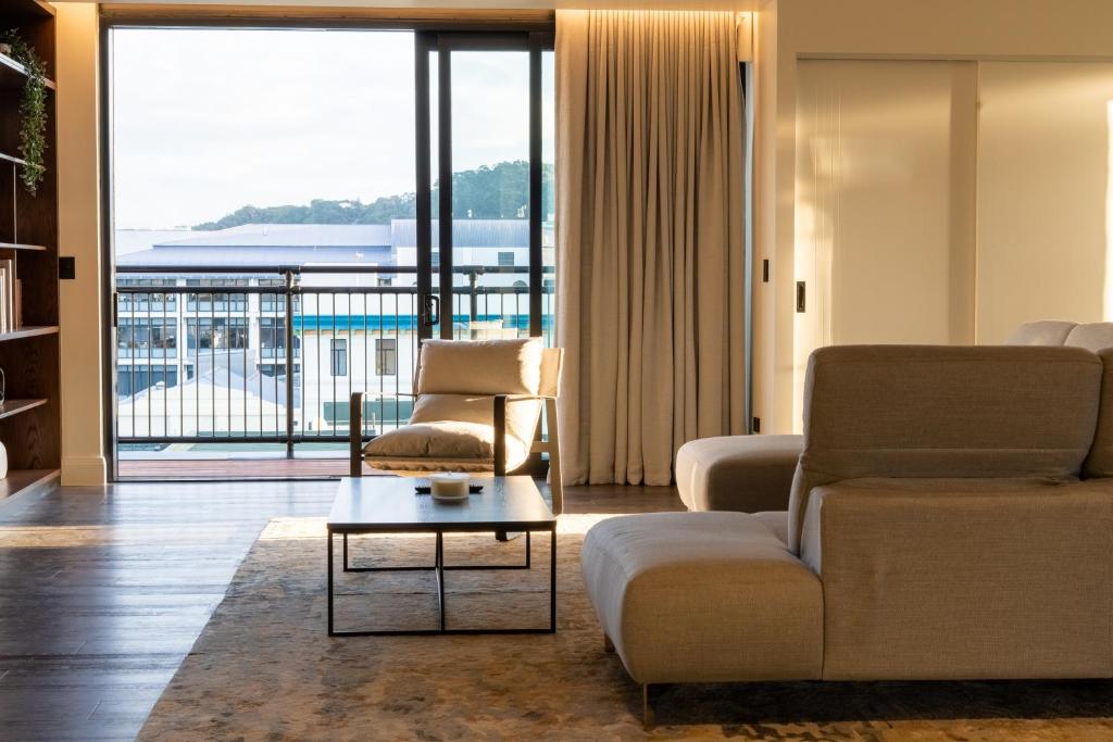 
Luxury Penthouse with City View
