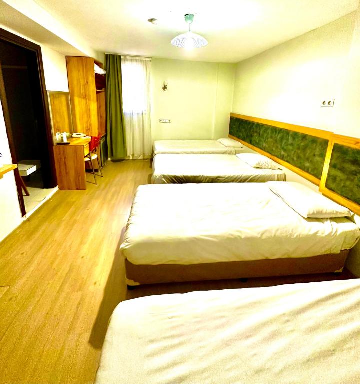 Postel nebo postele na pokoji v ubytování Kestanbol Hotel