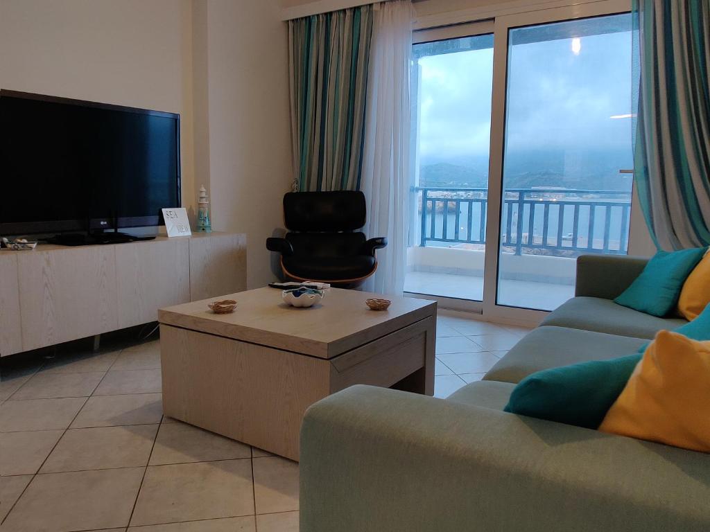 TV a/nebo společenská místnost v ubytování Sea view
