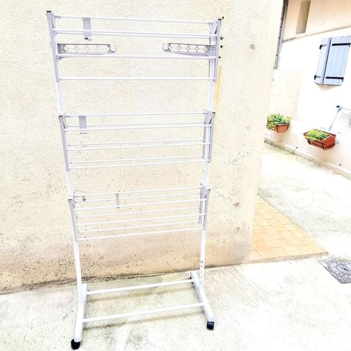 a metal shelf leaning against a wall at Charmant appart 4Per Marseille in Marseille