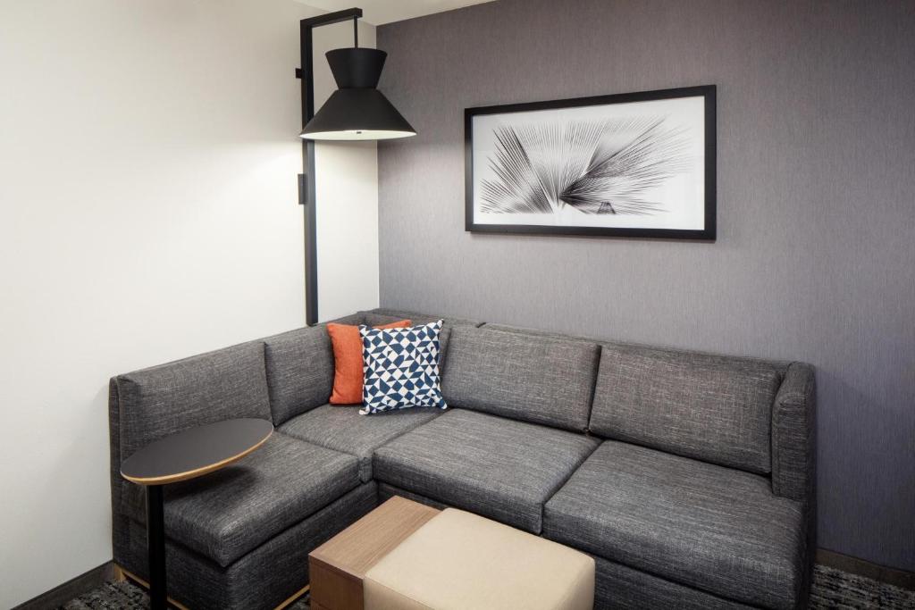 Hyatt Place Nashville Downtown - 带有两个大号床和滚动淋浴的大号房间 - 残疾人
