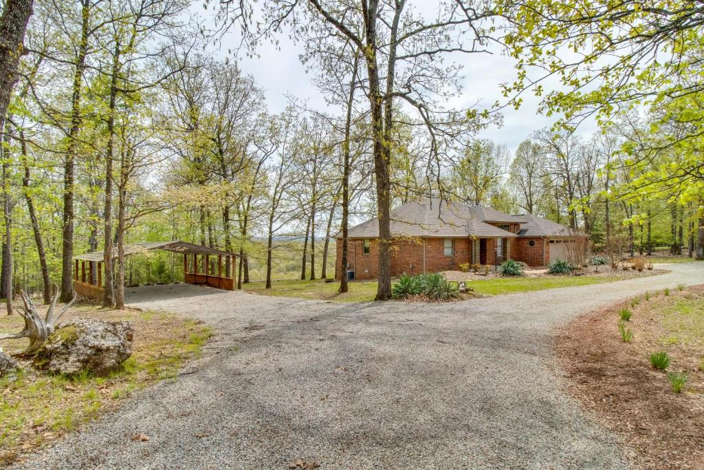 Lake-View Retreat with Fire Pit in Mountain Home! - Maison De Vacances